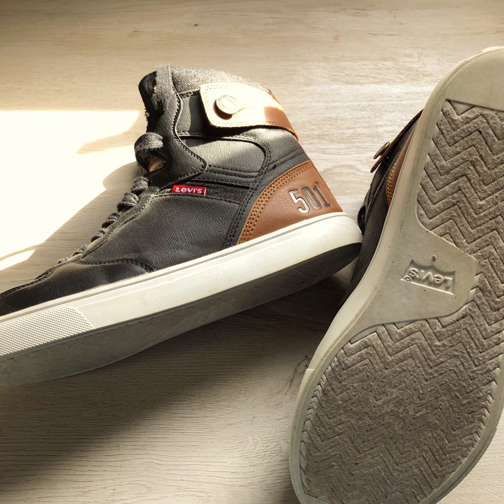 Men’s Sneakers slightly used size 9.5